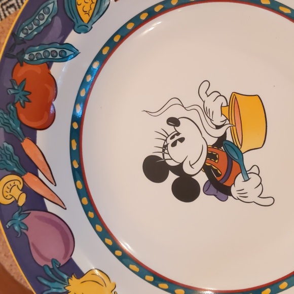 TWO Disney Minnie Mouse shallow bowls - Picture 5 of 5